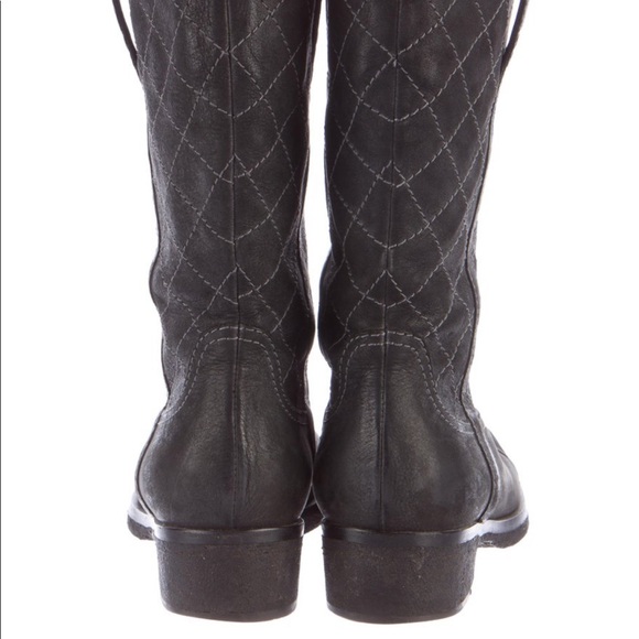 CHANEL quilted leather boots - Picture 3 of 6